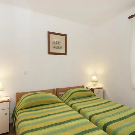 Bertie's - Two Bedroom With Terrace And Sea View A1 *