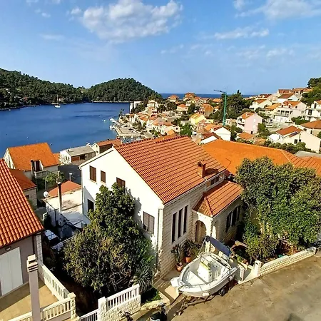 Bertie's - Two Bedroom With Terrace And Sea View A1 *