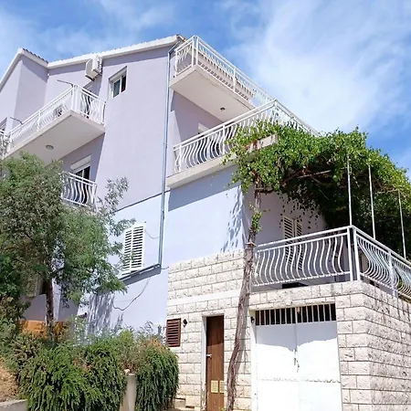 Bertie's - Two Bedroom With Terrace And Sea View A1 Apartment