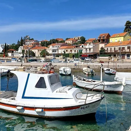 Bertie's - Two Bedroom With Terrace And Sea View A1 *